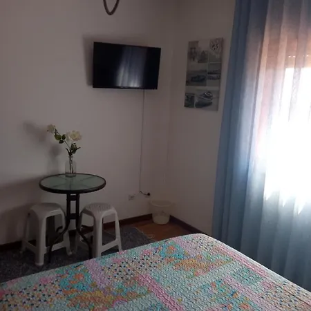 Lele Guest house *